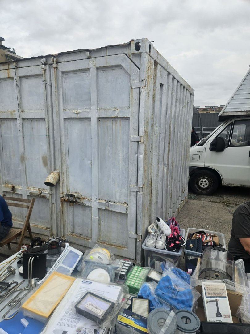 Vand container