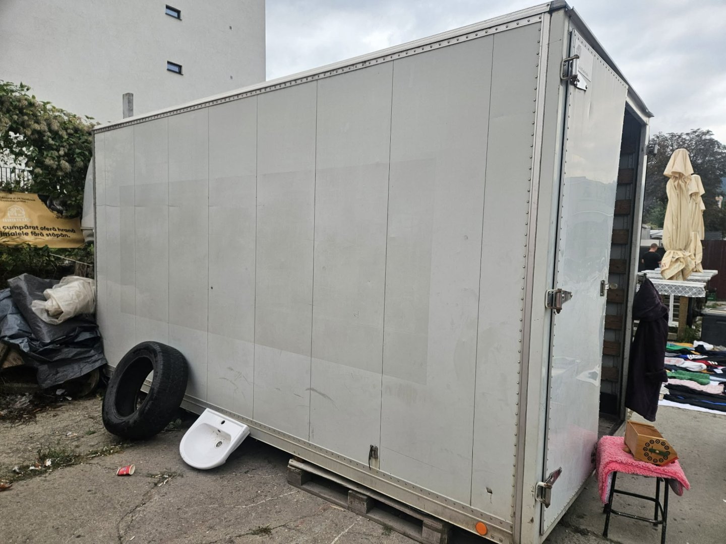 Vand container
