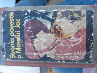 Vand cartea Strania poveste a Marelui Joc