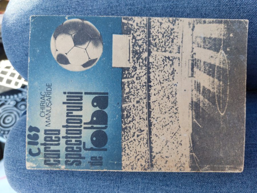 Vand Cartea spectatorului de fotbal