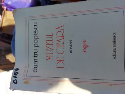Vand cartea Muzeul de ceara